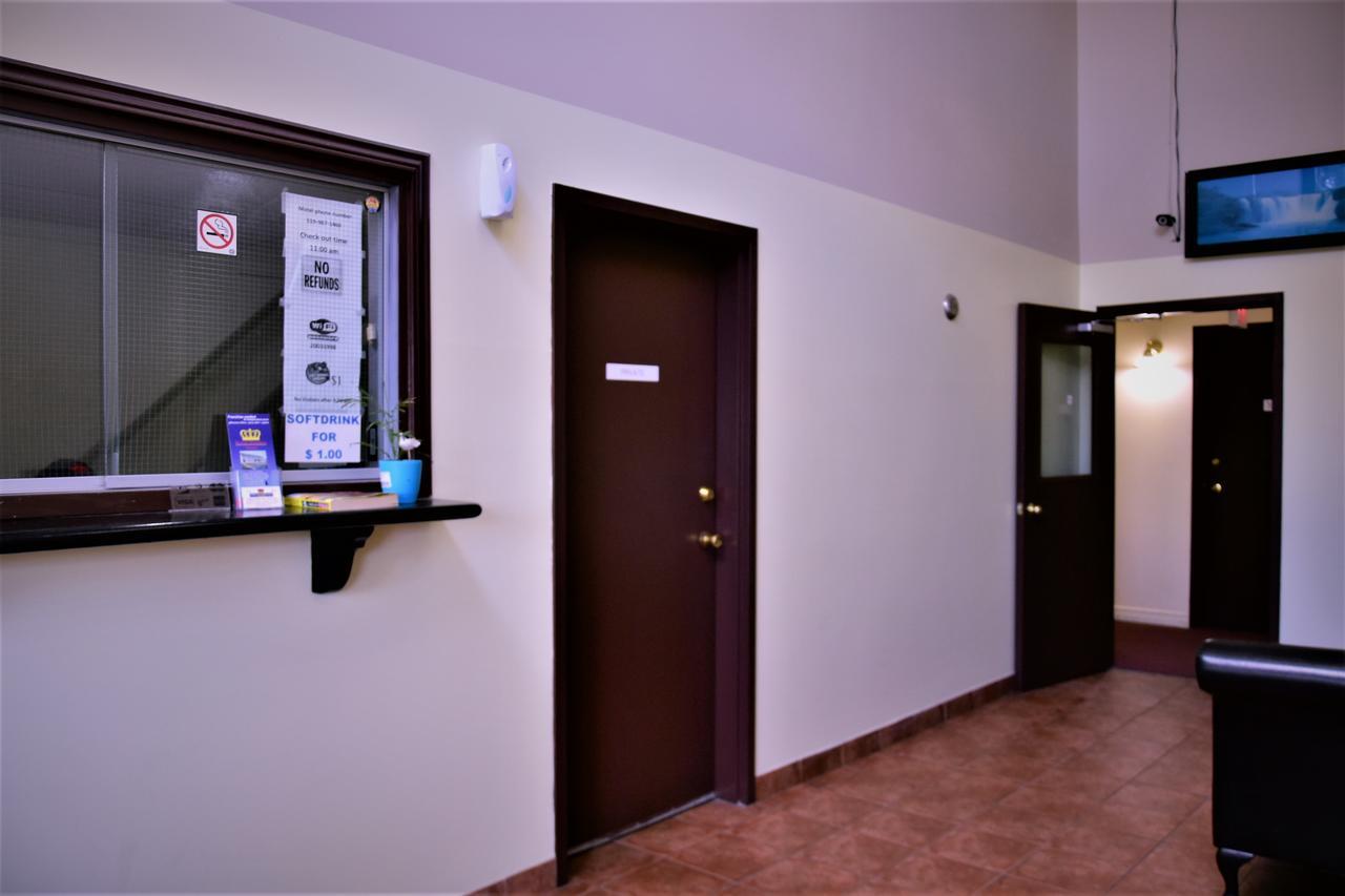 Royal Windsor Motel Экстерьер фото
